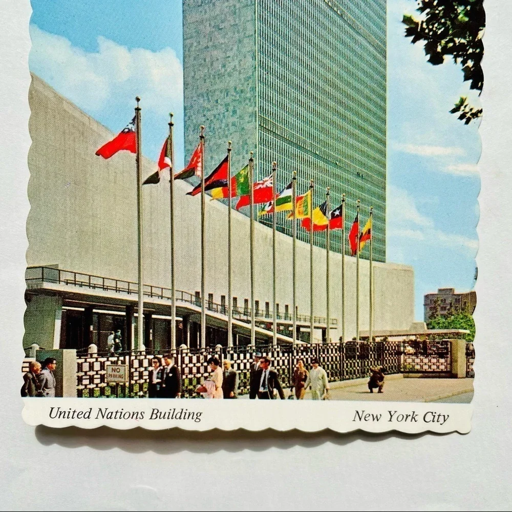 Vintage United Nations Building New York City USA Scalloped Edge Postcard